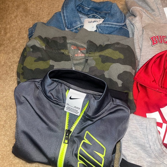 9 2T jackets, zip up, and sweatshirts - Picture 5 of 5